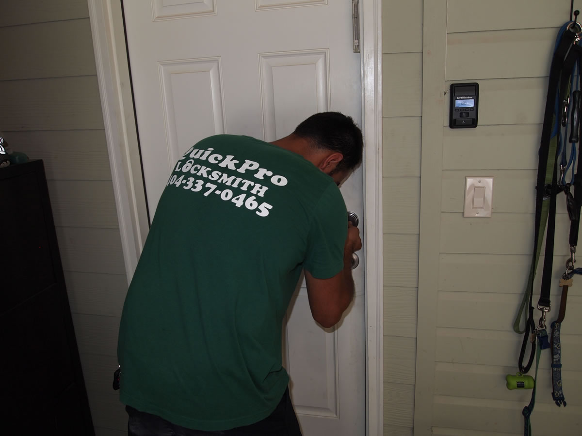 How to Choose a Reliable Locksmith Shop Without Getting Scammed