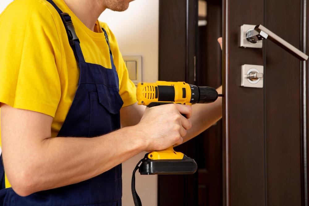 Mobile Locksmith vs Locksmith Shop: What’s the Difference?