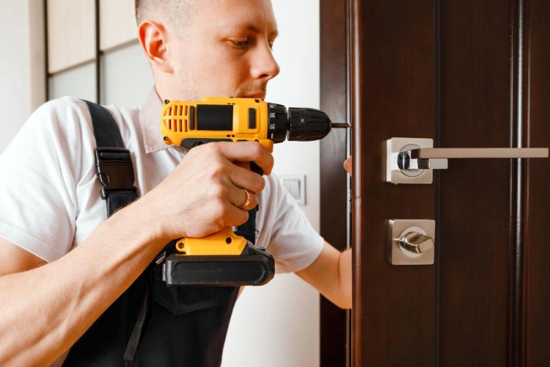 Â 5 Reasons Your Door Won't Close And How To Fix It